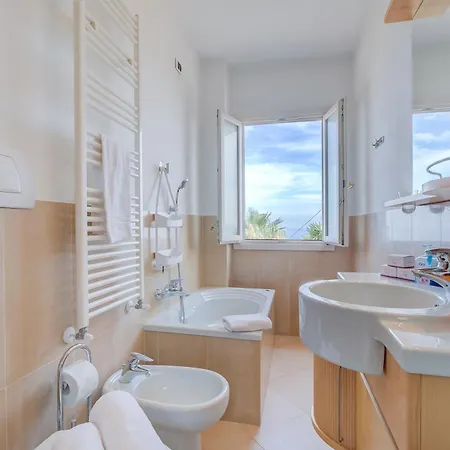 Palms - Sea View - Happy *