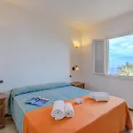 Palms - Sea View - Happy