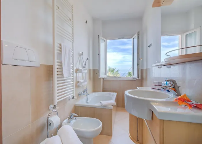 Palms - Sea View - Happy *