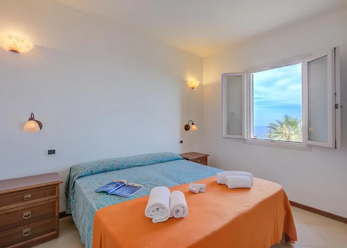 Palms - Sea View - Happy